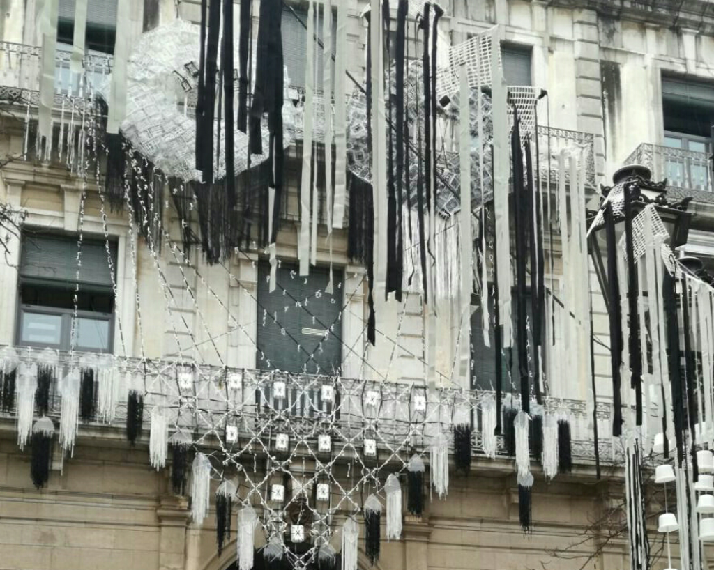 Guarnim la façana per carnaval