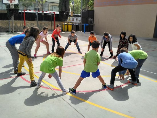 Tarda de jocs al pati