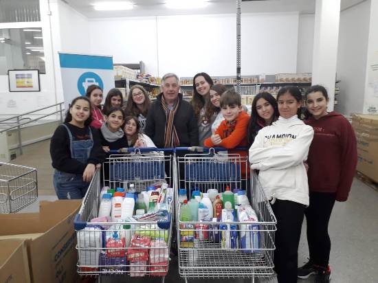 Setmana de la Solidaritat: lliurament de productes d’higiene i visita a l’Economat